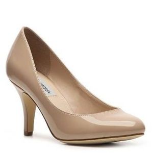Steve Madden Nude Patent Pump